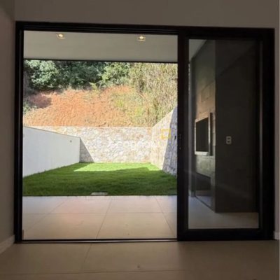 Casa com 153m², 3 quartos (sendo 1 suíte), 1 garagem, no bairro Ipiranga em São José
