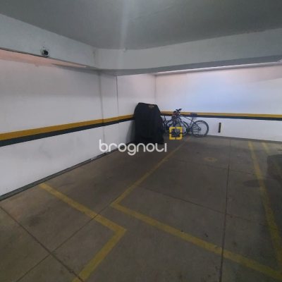 Apartamento com 214m², 4 quartos (sendo 2 suítes), 2 garagens, no bairro Centro em Florianópolis