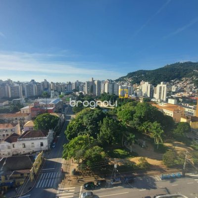 Apartamento com 214m², 4 quartos (sendo 2 suítes), 2 garagens, no bairro Centro em Florianópolis