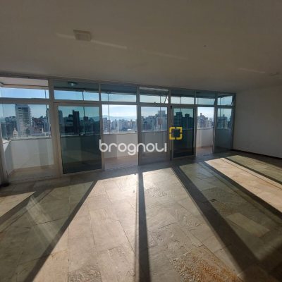 Apartamento com 214m², 4 quartos (sendo 2 suítes), 2 garagens, no bairro Centro em Florianópolis