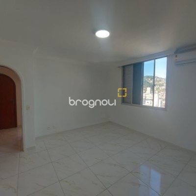Apartamento com 214m², 4 quartos (sendo 2 suítes), 2 garagens, no bairro Centro em Florianópolis