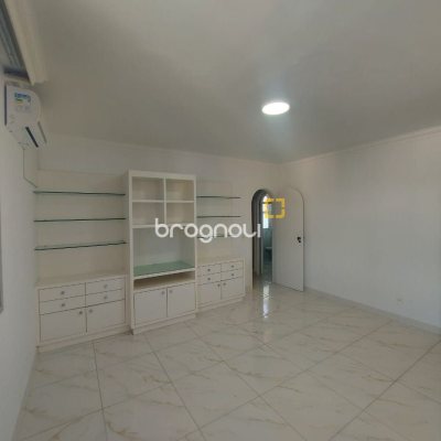 Apartamento com 214m², 4 quartos (sendo 2 suítes), 2 garagens, no bairro Centro em Florianópolis