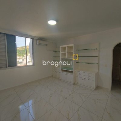 Apartamento com 214m², 4 quartos (sendo 2 suítes), 2 garagens, no bairro Centro em Florianópolis