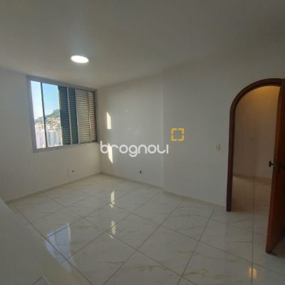 Apartamento com 214m², 4 quartos (sendo 2 suítes), 2 garagens, no bairro Centro em Florianópolis