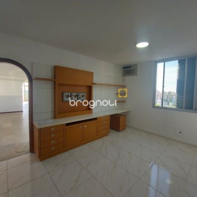 Apartamento com 214m², 4 quartos (sendo 2 suítes), 2 garagens, no bairro Centro em Florianópolis