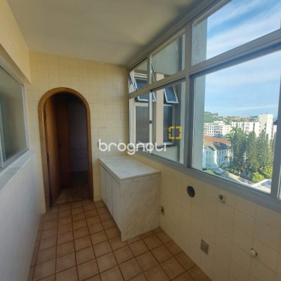 Apartamento com 214m², 4 quartos (sendo 2 suítes), 2 garagens, no bairro Centro em Florianópolis