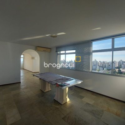 Apartamento com 214m², 4 quartos (sendo 2 suítes), 2 garagens, no bairro Centro em Florianópolis