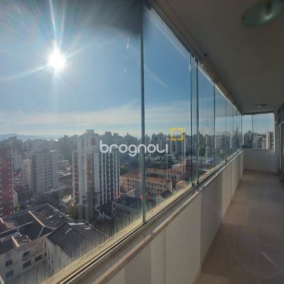 Apartamento com 214m², 4 quartos (sendo 2 suítes), 2 garagens, no bairro Centro em Florianópolis