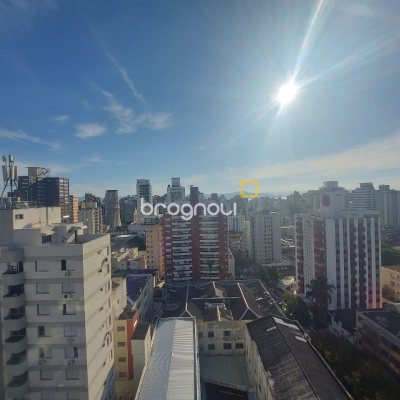 Apartamento com 214m², 4 quartos (sendo 2 suítes), 2 garagens, no bairro Centro em Florianópolis
