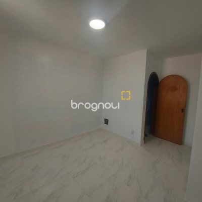 Apartamento com 214m², 4 quartos (sendo 2 suítes), 2 garagens, no bairro Centro em Florianópolis