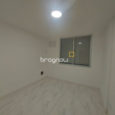 Apartamento com 214m², 4 quartos (sendo 2 suítes), 2 garagens, no bairro Centro em Florianópolis