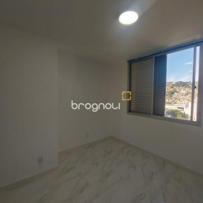 Apartamento com 214m², 4 quartos (sendo 2 suítes), 2 garagens, no bairro Centro em Florianópolis