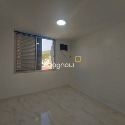 Apartamento com 214m², 4 quartos (sendo 2 suítes), 2 garagens, no bairro Centro em Florianópolis