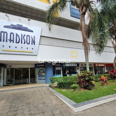 Sala com 23m², 1 garagem, no bairro Carvoeira em Florianópolis