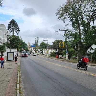 Sala com 23m², 1 garagem, no bairro Carvoeira em Florianópolis