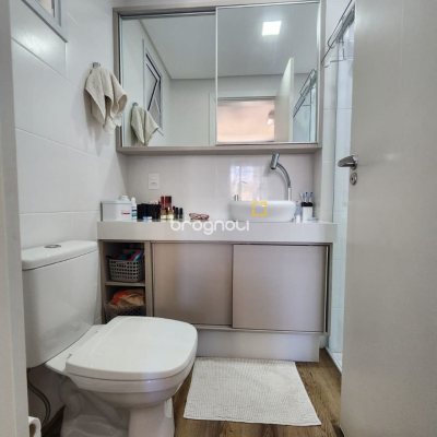 Apartamento com 111m², 3 quartos (sendo 1 suíte), 4 garagens, no bairro Abraão em Florianópolis