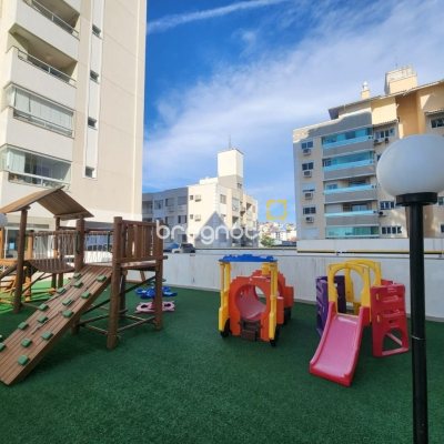 Apartamento com 111m², 3 quartos (sendo 1 suíte), 4 garagens, no bairro Abraão em Florianópolis