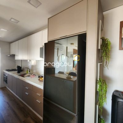 Apartamento com 111m², 3 quartos (sendo 1 suíte), 4 garagens, no bairro Abraão em Florianópolis
