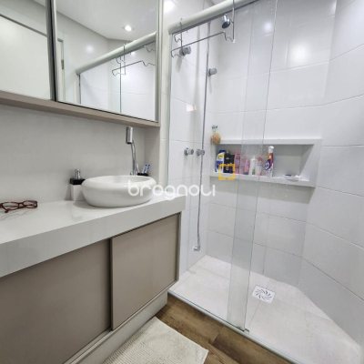 Apartamento com 111m², 3 quartos (sendo 1 suíte), 4 garagens, no bairro Abraão em Florianópolis
