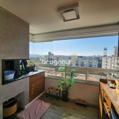 Apartamento com 111m², 3 quartos (sendo 1 suíte), 4 garagens, no bairro Abraão em Florianópolis