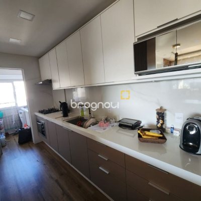Apartamento com 111m², 3 quartos (sendo 1 suíte), 4 garagens, no bairro Abraão em Florianópolis