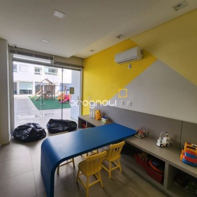 Apartamento com 111m², 3 quartos (sendo 1 suíte), 4 garagens, no bairro Abraão em Florianópolis