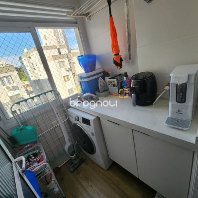 Apartamento com 111m², 3 quartos (sendo 1 suíte), 4 garagens, no bairro Abraão em Florianópolis