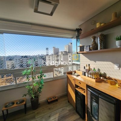 Apartamento com 111m², 3 quartos (sendo 1 suíte), 4 garagens, no bairro Abraão em Florianópolis