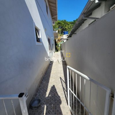 Casa com 204m², 4 quartos (sendo 1 suíte), 4 garagens, no bairro Agronômica em Florianópolis