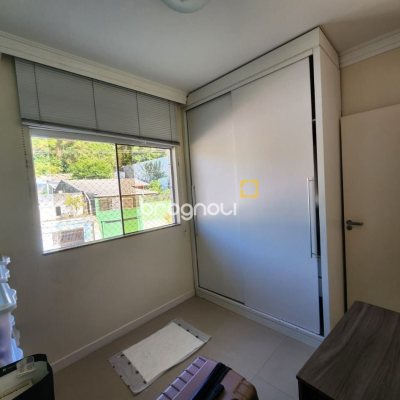 Casa com 204m², 4 quartos (sendo 1 suíte), 4 garagens, no bairro Agronômica em Florianópolis