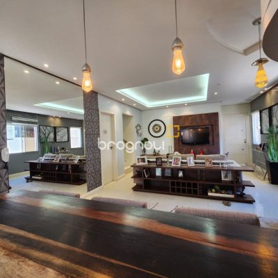Casa com 204m², 4 quartos (sendo 1 suíte), 4 garagens, no bairro Agronômica em Florianópolis
