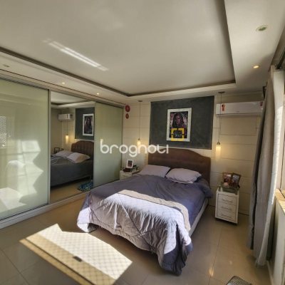 Casa com 204m², 4 quartos (sendo 1 suíte), 4 garagens, no bairro Agronômica em Florianópolis