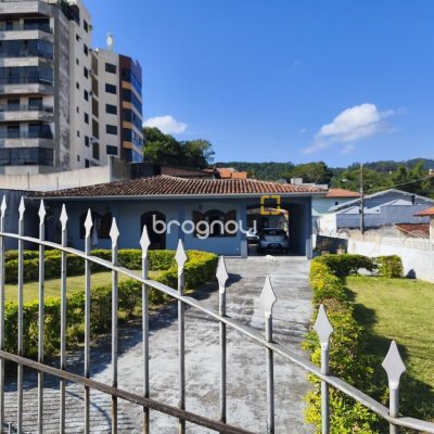 Terreno com 797m², no bairro João Paulo em Florianópolis