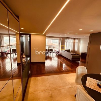 Apartamento com 170m², 2 quartos (sendo 1 suíte), 2 garagens, no bairro Balneário em Florianópolis