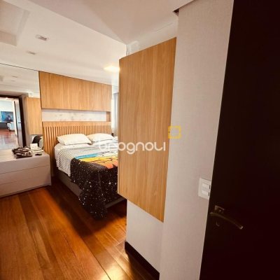 Apartamento com 170m², 2 quartos (sendo 1 suíte), 2 garagens, no bairro Balneário em Florianópolis