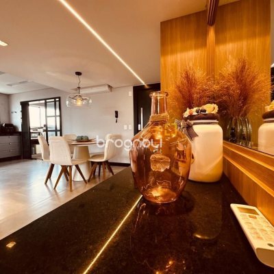 Apartamento com 170m², 2 quartos (sendo 1 suíte), 2 garagens, no bairro Balneário em Florianópolis