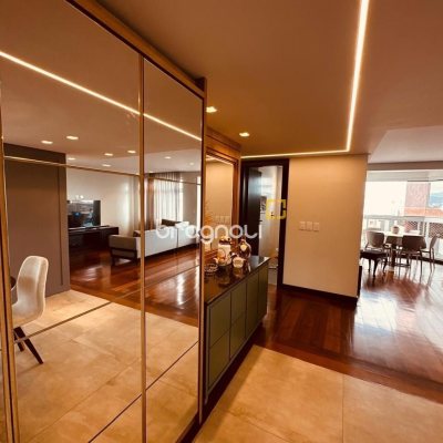 Apartamento com 170m², 2 quartos (sendo 1 suíte), 2 garagens, no bairro Balneário em Florianópolis