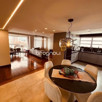 Apartamento com 170m², 2 quartos (sendo 1 suíte), 2 garagens, no bairro Balneário em Florianópolis