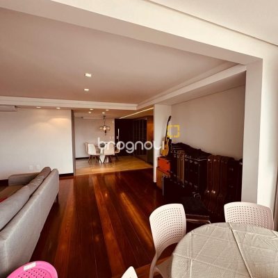 Apartamento com 170m², 2 quartos (sendo 1 suíte), 2 garagens, no bairro Balneário em Florianópolis