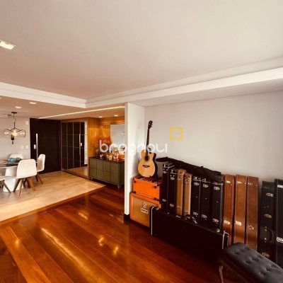 Apartamento com 170m², 2 quartos (sendo 1 suíte), 2 garagens, no bairro Balneário em Florianópolis