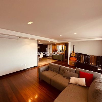 Apartamento com 170m², 2 quartos (sendo 1 suíte), 2 garagens, no bairro Balneário em Florianópolis
