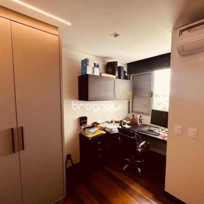Apartamento com 170m², 2 quartos (sendo 1 suíte), 2 garagens, no bairro Balneário em Florianópolis