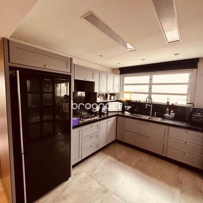 Apartamento com 170m², 2 quartos (sendo 1 suíte), 2 garagens, no bairro Balneário em Florianópolis