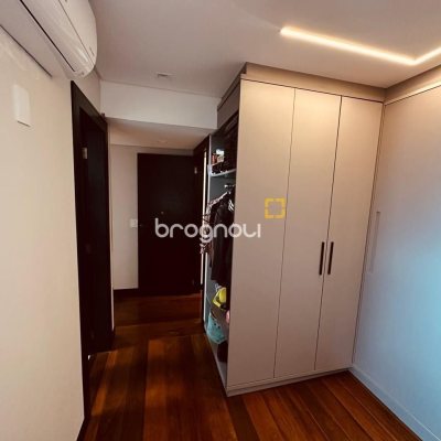 Apartamento com 170m², 2 quartos (sendo 1 suíte), 2 garagens, no bairro Balneário em Florianópolis