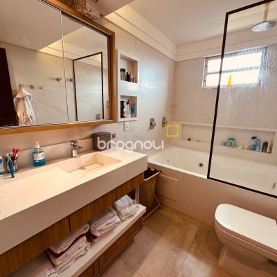 Apartamento com 170m², 2 quartos (sendo 1 suíte), 2 garagens, no bairro Balneário em Florianópolis