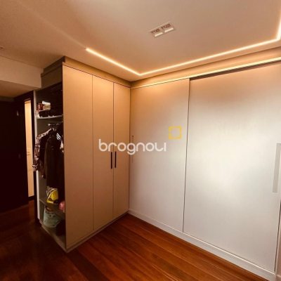 Apartamento com 170m², 2 quartos (sendo 1 suíte), 2 garagens, no bairro Balneário em Florianópolis