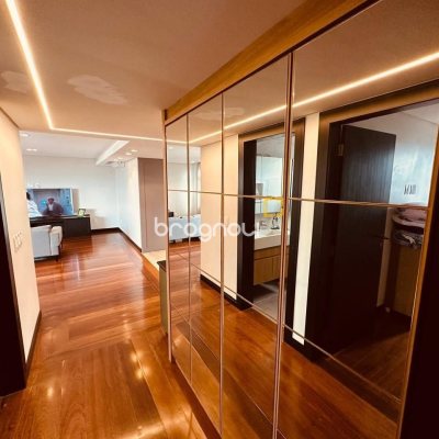 Apartamento com 170m², 2 quartos (sendo 1 suíte), 2 garagens, no bairro Balneário em Florianópolis