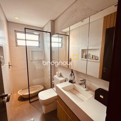 Apartamento com 170m², 2 quartos (sendo 1 suíte), 2 garagens, no bairro Balneário em Florianópolis