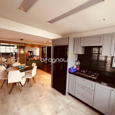 Apartamento com 170m², 2 quartos (sendo 1 suíte), 2 garagens, no bairro Balneário em Florianópolis