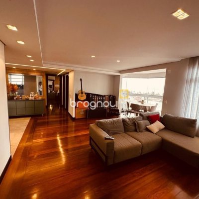 Apartamento com 170m², 2 quartos (sendo 1 suíte), 2 garagens, no bairro Balneário em Florianópolis
